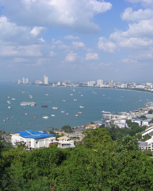 芭堤雅海滩，The Twin Tower 附近景点，中天，芭堤雅