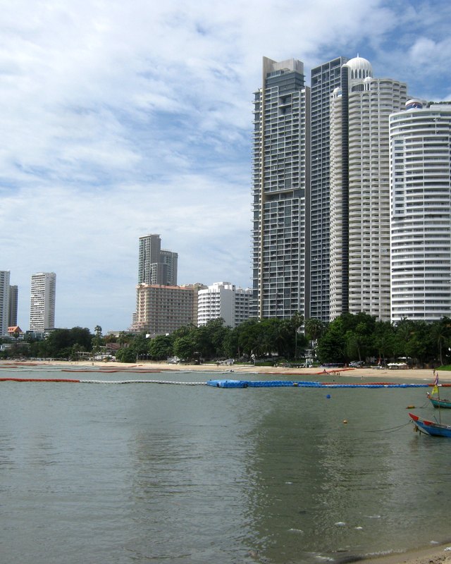 翁阿玛海滩，The Twin Tower 附近景点，中天，芭堤雅